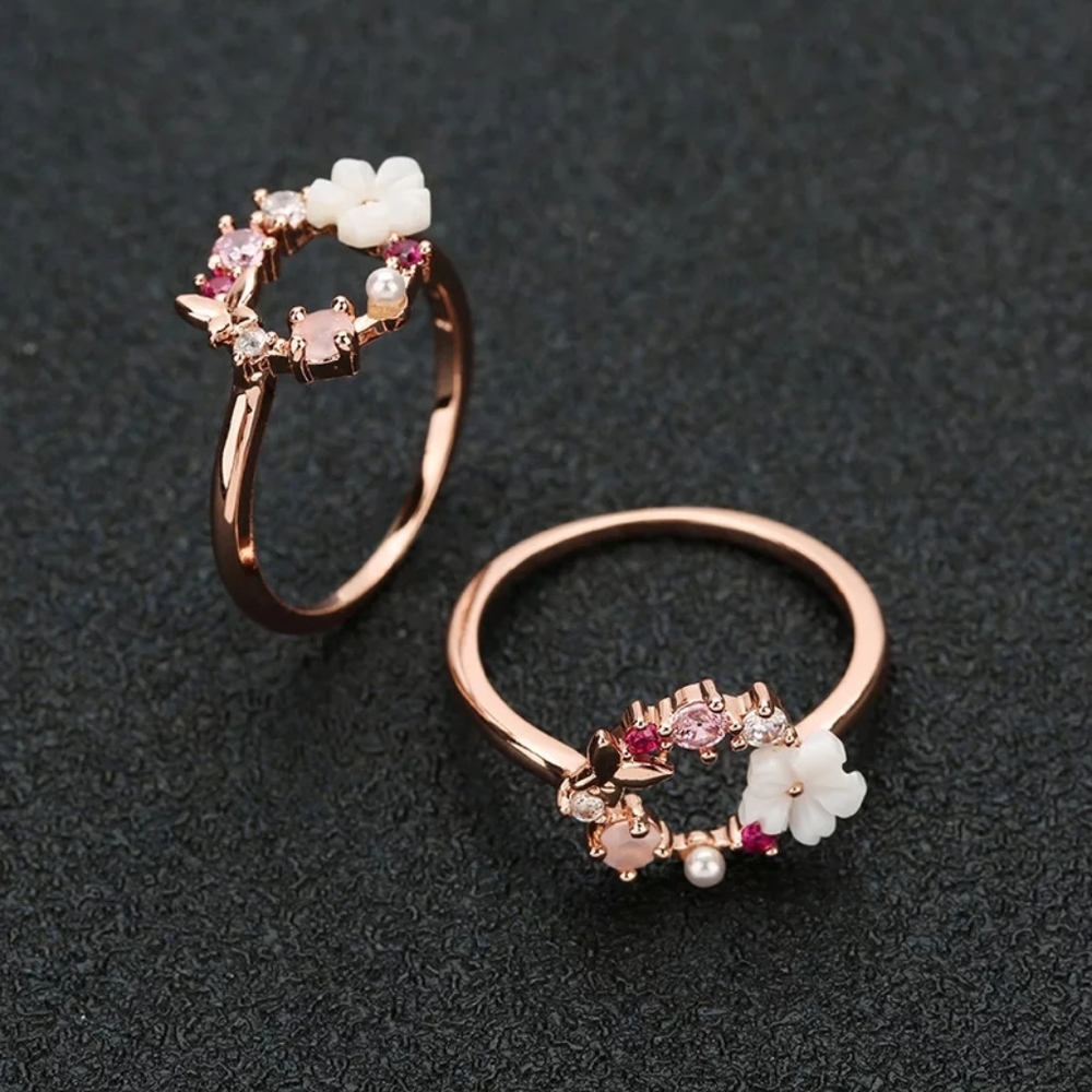 ¥Rose Gold Flower & Butterfly Circle Halo Ring - Picture 3 of 6